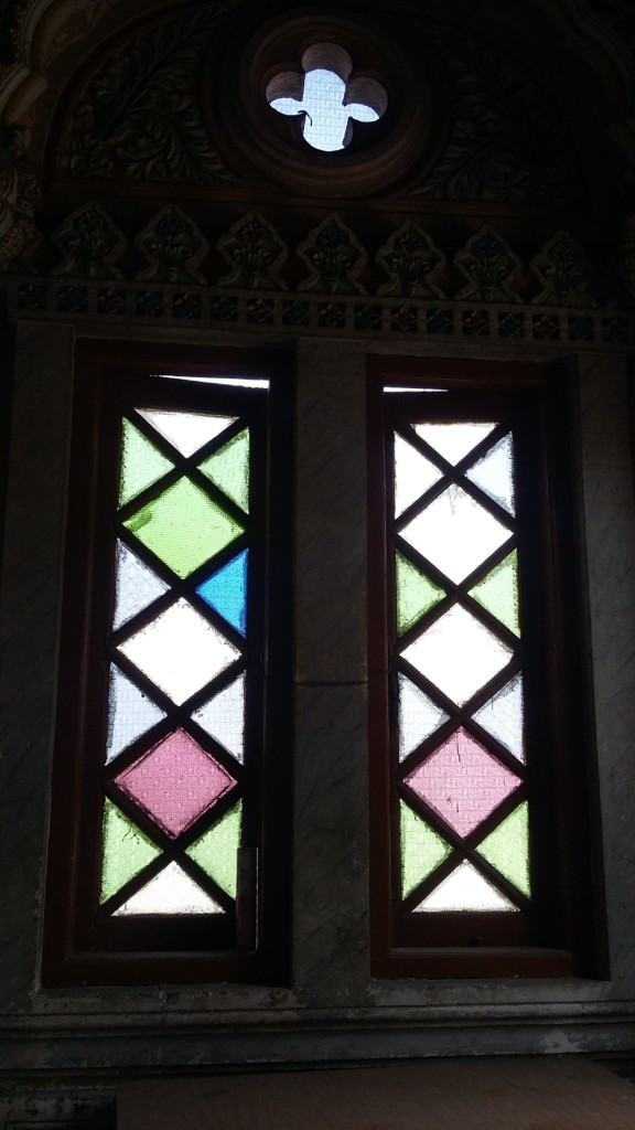 colourful-windows-at-shinde-chhatri